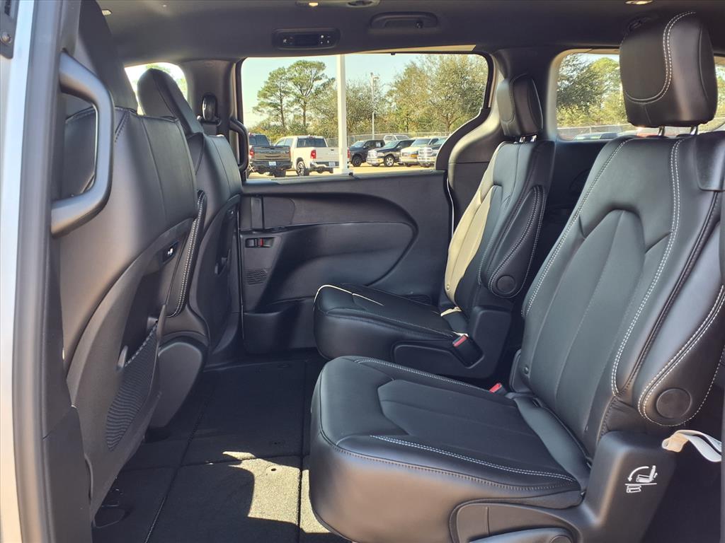 2026 Chrysler Pacifica Select Silver at League City CDJR