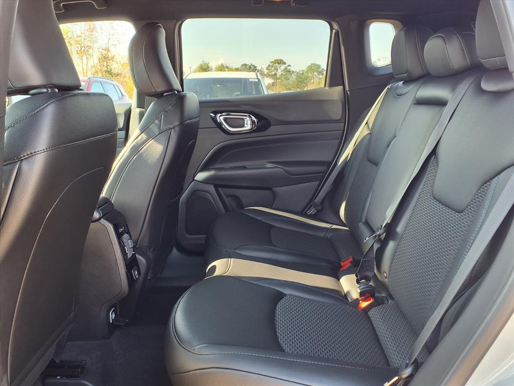 2026 Jeep Compass Latitude Silver at League City CDJR