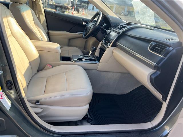 2013 Toyota Camry Hybrid LE - Photo 13