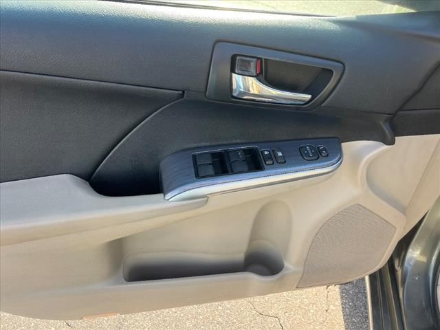2013 Toyota Camry Hybrid LE - Photo 18