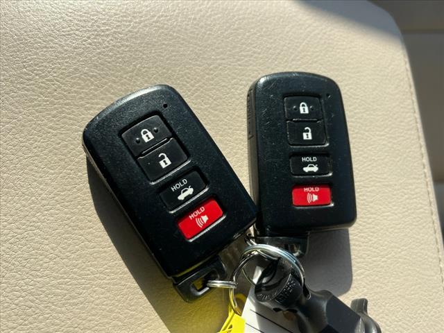 2013 Toyota Camry Hybrid LE - Photo 22