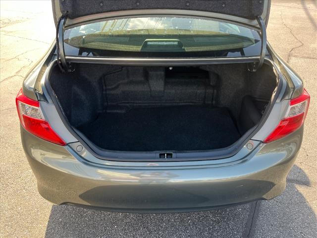 2013 Toyota Camry Hybrid LE - Photo 23