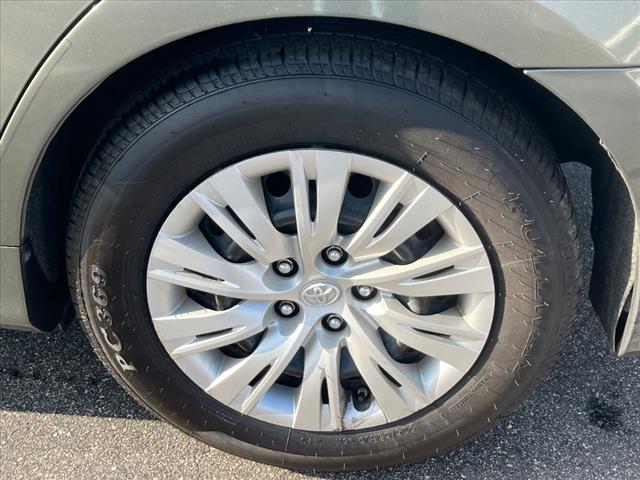 2013 Toyota Camry Hybrid LE - Photo 24