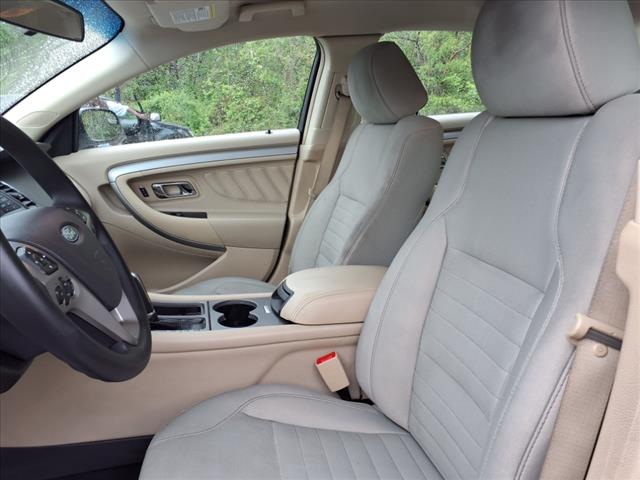 2017 Ford Taurus SE