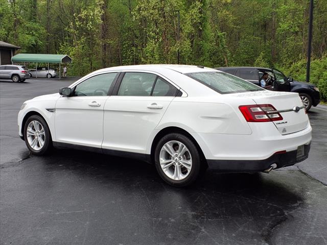 2017 Ford Taurus SE