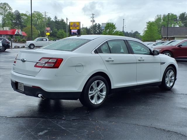 2017 Ford Taurus SE