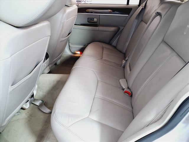 2011 Lincoln Town Car Signature Limited