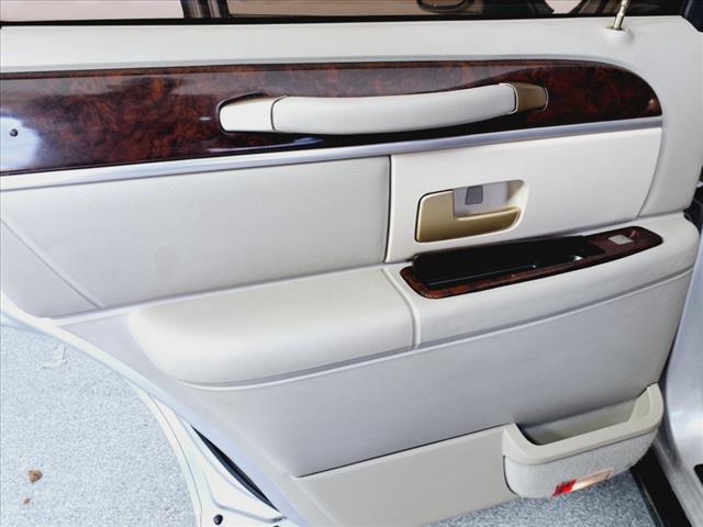 2011 Lincoln Town Car Signature Limited