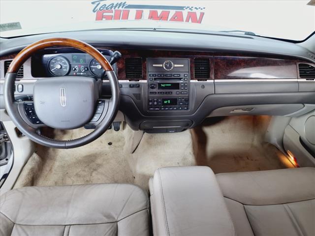 2011 Lincoln Town Car Signature Limited
