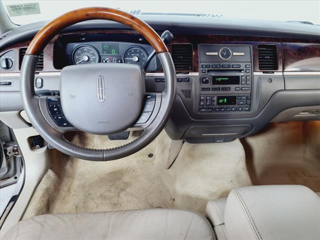2011 Lincoln Town Car Signature Limited