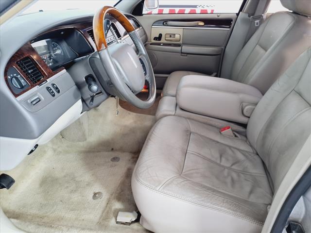 2011 Lincoln Town Car Signature Limited