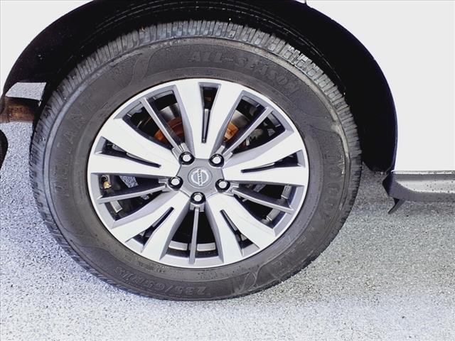 2020 Nissan Pathfinder SV