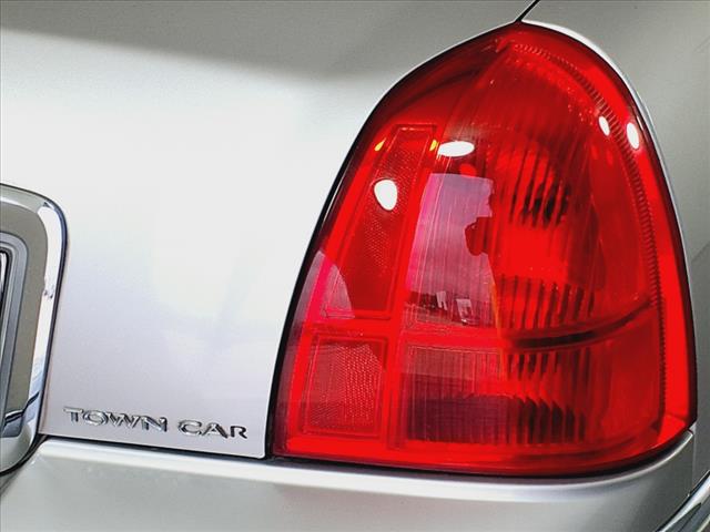 2011 Lincoln Town Car Signature Limited