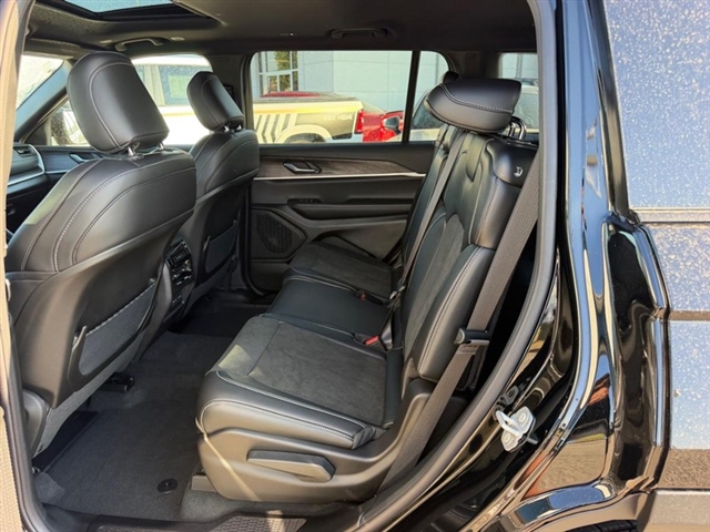 2027 Jeep Grand Cherokee L Altitude:27-035