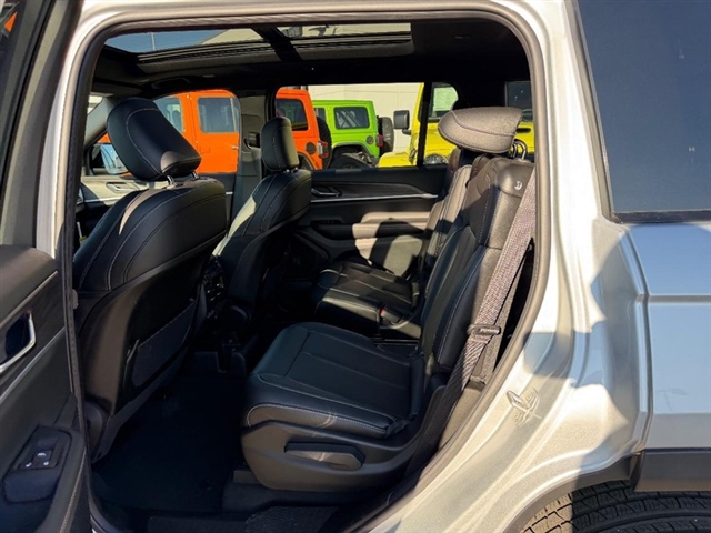 2025 Jeep Grand Cherokee L Limited:25-238