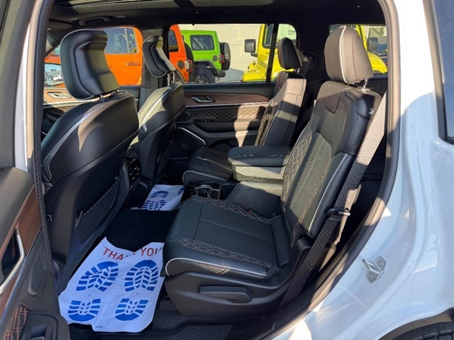 2025 Jeep Grand Cherokee L Summit:25-237