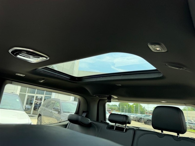 2026 Jeep Grand Wagoneer Summit Obsidian:26-175