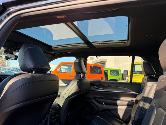 2025 Jeep Grand Cherokee L Limited:25-241