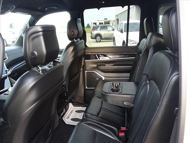 2024 Jeep Wagoneer L Base:C7016