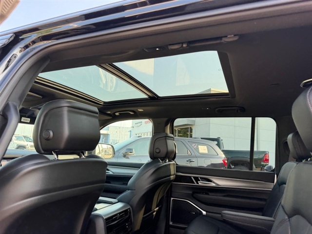 2026 Jeep Grand Wagoneer Upland:26-220
