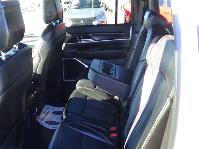2024 Jeep Wagoneer Base:C7015