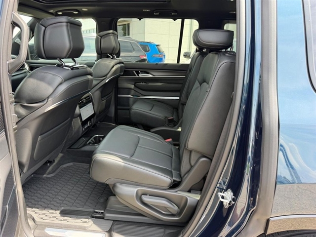 2026 Jeep Grand Wagoneer Summit Obsidian:26-175
