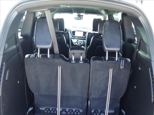 2025 Chrysler Pacifica Select:C6858