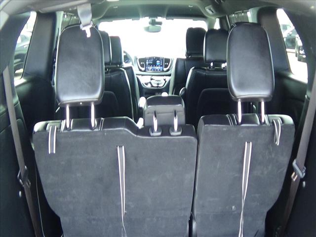 2025 Chrysler Pacifica Select:C6855