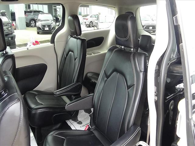 2024 Chrysler Pacifica Touring L:C7068