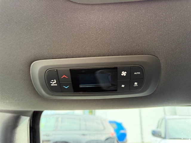 2027 Chrysler Pacifica Select:27-004