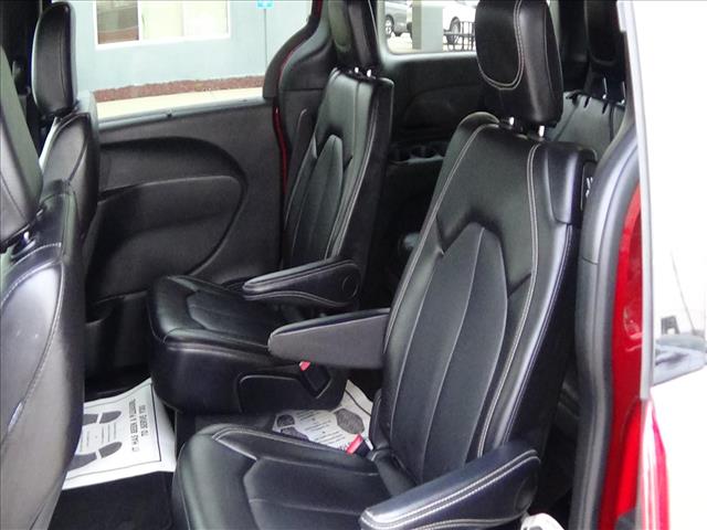 2025 Chrysler Pacifica Select:C6856