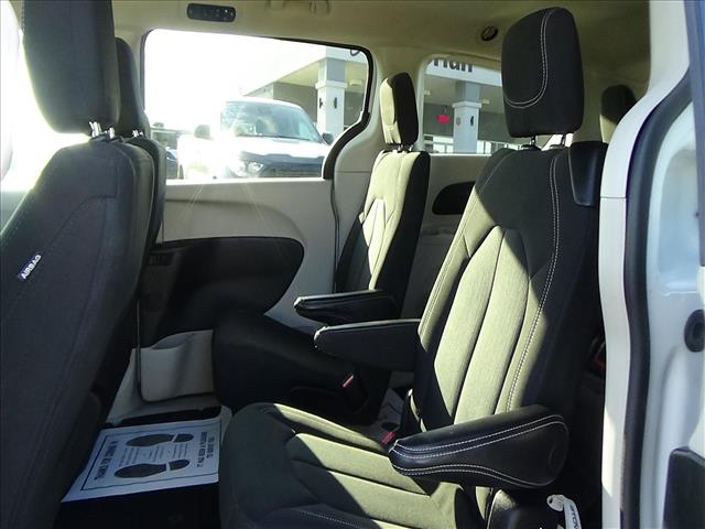 2023 Chrysler Voyager LX:C7138