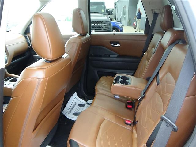 2023 Nissan Pathfinder Platinum:26-169A