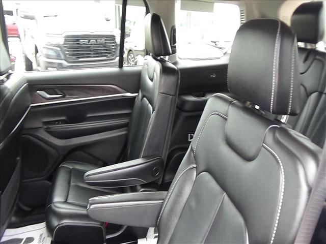 2023 Jeep Grand Cherokee L Limited:C7110A