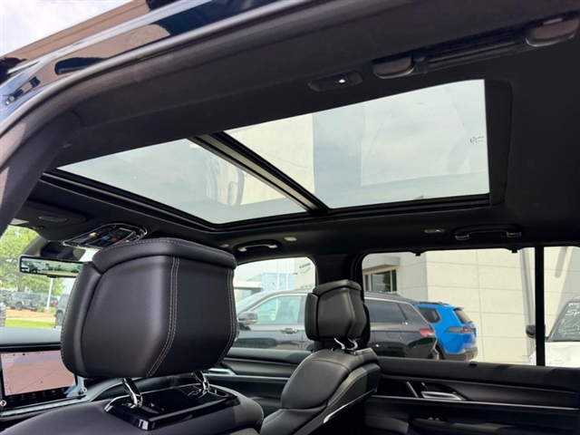 2026 Jeep Grand Wagoneer Summit Obsidian:26-175