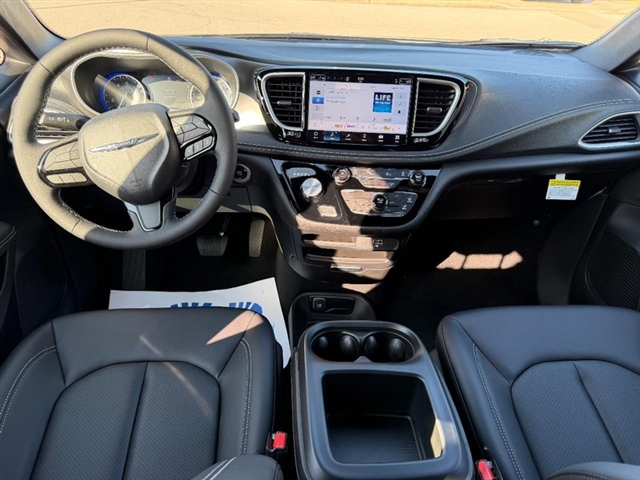 2026 Chrysler Pacifica Select:26-020