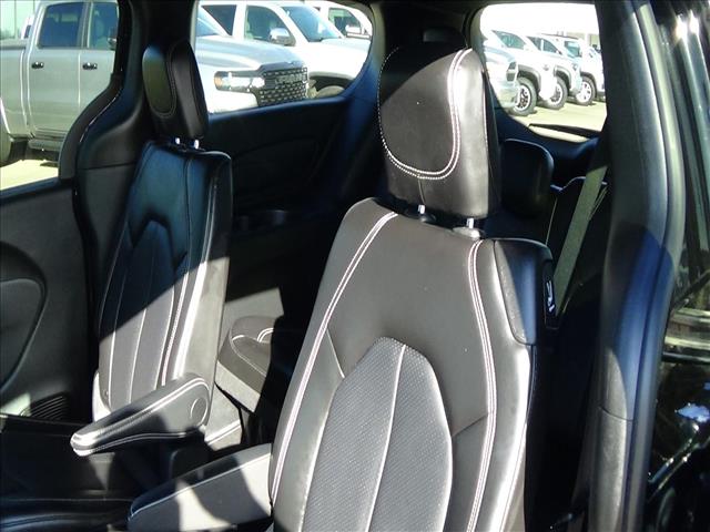 2025 Chrysler Pacifica Select:C6889