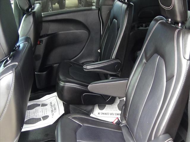 2025 Chrysler Pacifica Select:C6855