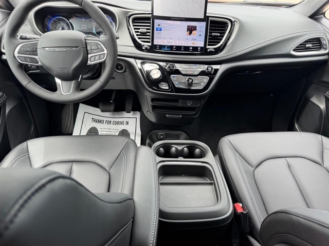 2027 Chrysler Pacifica Select:27-001