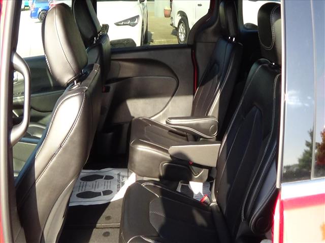 2025 Chrysler Pacifica Select:C6890
