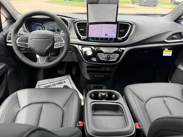 2027 Chrysler Pacifica Select:27-003