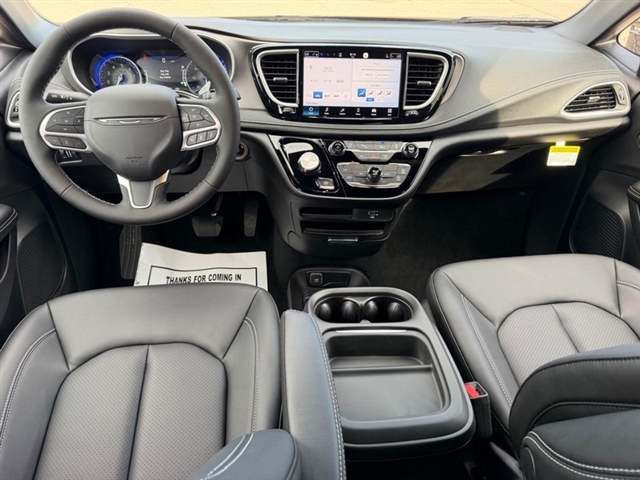 2027 Chrysler Pacifica Select:27-004