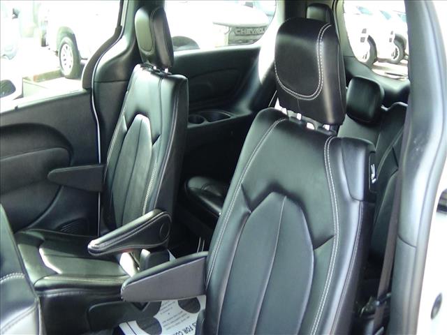 2025 Chrysler Pacifica Select:C6924