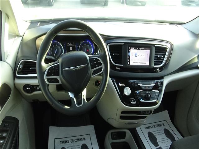 2023 Chrysler Voyager LX:C7138