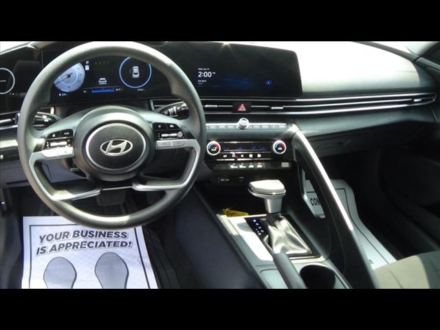 2024 Hyundai ELANTRA SEL