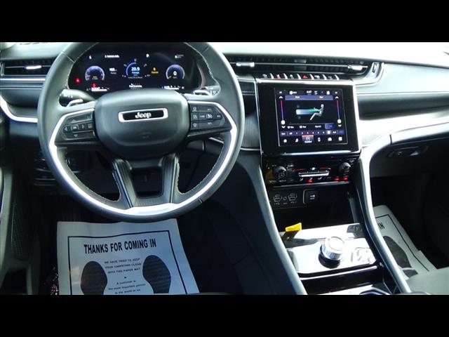2023 Jeep Grand Cherokee L Laredo