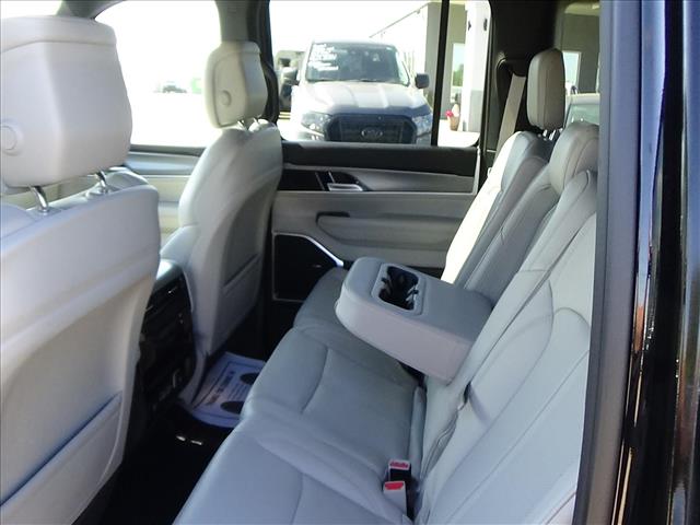 2025 Jeep Wagoneer L Base:C7123