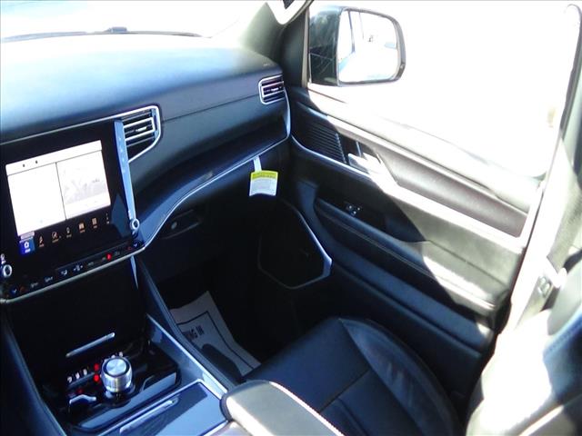 2024 Jeep Wagoneer Base:C7015