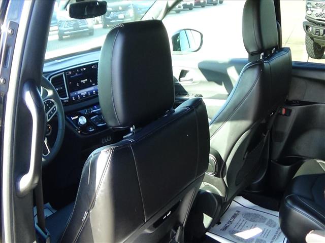 2025 Chrysler Pacifica Select:C6889