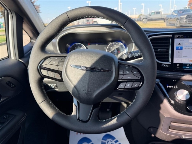 2026 Chrysler Pacifica Select:26-019